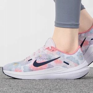 Nike Winflo 10 Premium watercolor floral Women's Road Running Shoes size 8